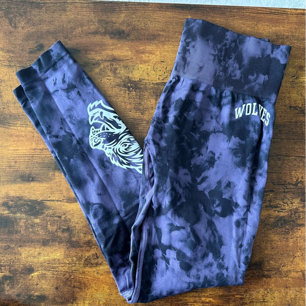 Darc Sport Wolves Graphic Leggings in Purple Tie-Dye